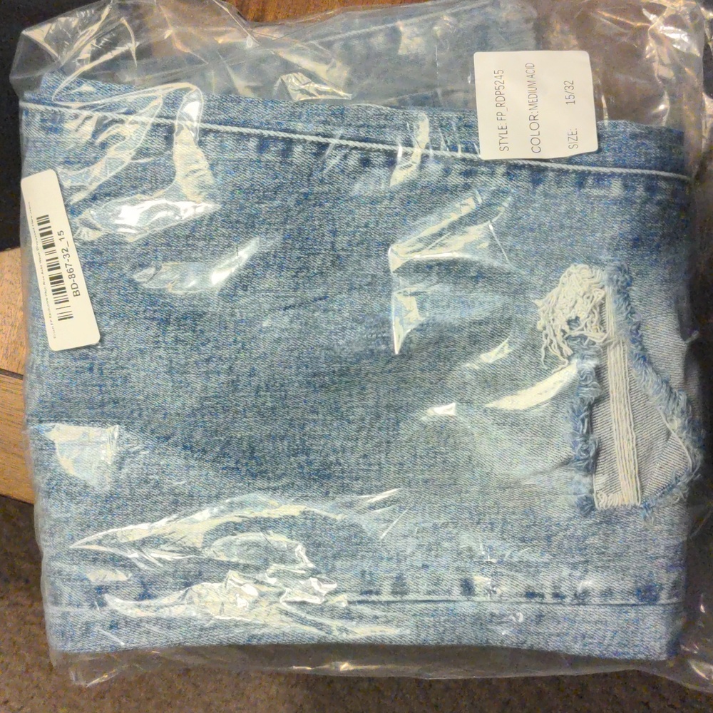 SOLD NEW Acid Washed Ripped Flare Jeans by Risen sz 15/32 Buckle - Picture 9 of 9